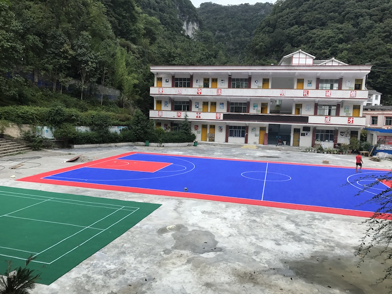 贵州麻山镇中心小学悬浮地板篮球场建设